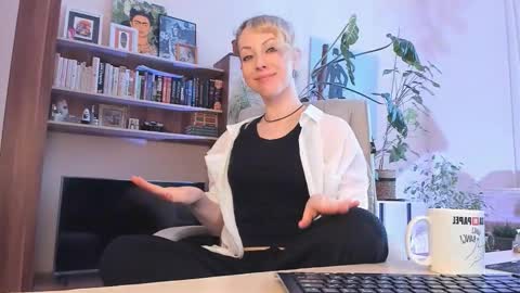Lylith Skye NO NUDE model online show from 13, 3, 2026