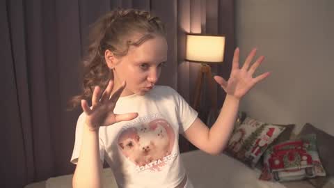 Snapshot of lyly_bambi chatting on 8, 12, 2024 Lyly bambi online show from 8, 12, 2024