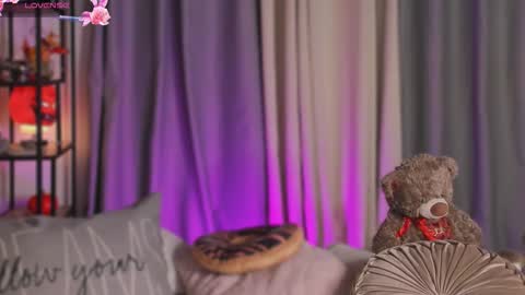 Snapshot of lynda_west chatting on 21, 10, 2025 Lynda online show from 21, 10, 2025