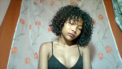 Snapshot of lyndah19 chatting on 24, 11, 2025 lyndah19 online show from 24, 11, 2025