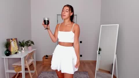  LYNN  online show from 18, 9, 2025