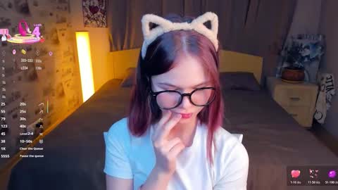 Cozy Lynns room online show from 4, 12, 2025