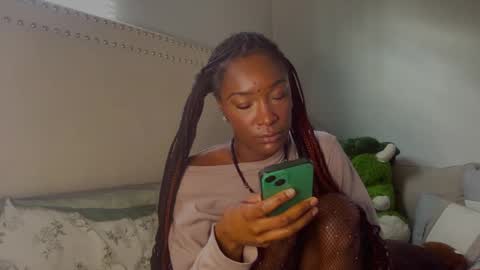 Snapshot of lynneluxuryplay chatting on 12, 12, 2024 IVYGold online show from 12, 12, 2024