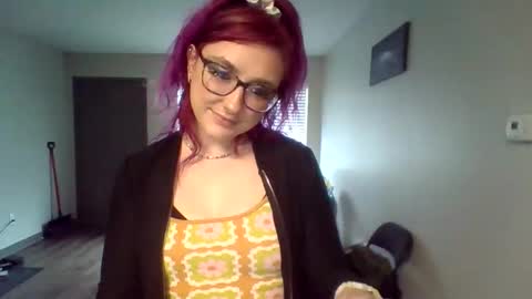 Lynn  online show from 11, 3, 2026