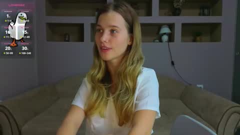 Snapshot of lynntiny chatting on 26, 10, 2025 Lynn online show from 26, 10, 2025