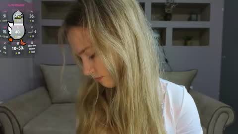 Snapshot of lynntiny chatting on 9, 11, 2025 Lynn online show from 9, 11, 2025