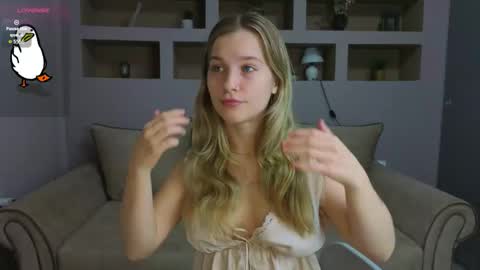 Snapshot of lynntiny chatting on 16, 11, 2025 Lynn online show from 16, 11, 2025