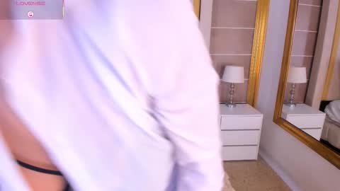 Snapshot of lyrabellini chatting on 21, 11, 2025 online show from 21, 11, 2025