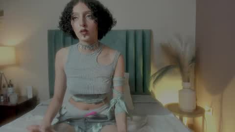 Snapshot of lyravendrell chatting on 15, 5, 2026 Lyravendrell online show from 15, 5, 2026