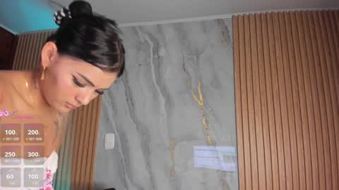 Snapshot of lys_with chatting on 2, 2, 2025 VIVIANA online show from 2, 2, 2025