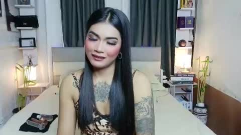 lytatto_lashes online show from 9, 7, 2026