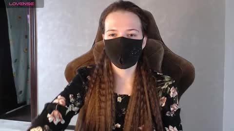 Snapshot of m00n8kiki chatting on 11, 11, 2025 Ksu online show from 11, 11, 2025