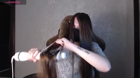 Snapshot of m00n8kiki chatting on 28, 11, 2025 Ksu online show from 28, 11, 2025