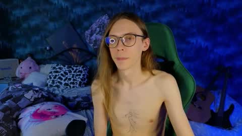 Snapshot of m1shq chatting on 10, 10, 2025 m1shq online show from 10, 10, 2025