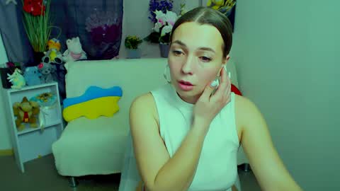Snapshot of m_vikki chatting on 19, 4, 2026 Vikki online show from 19, 4, 2026