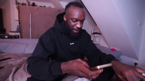 Mac Troy online show from 31, 12, 2024