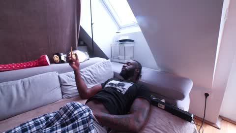 Mac Troy online show from 11, 1, 2025