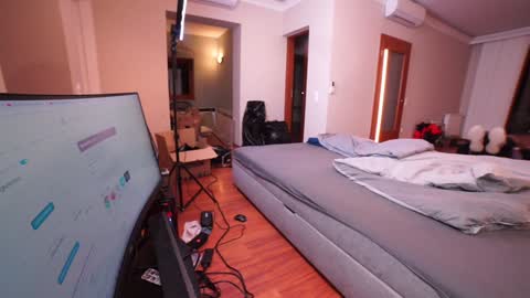 Mac Troy online show from 14, 1, 2025