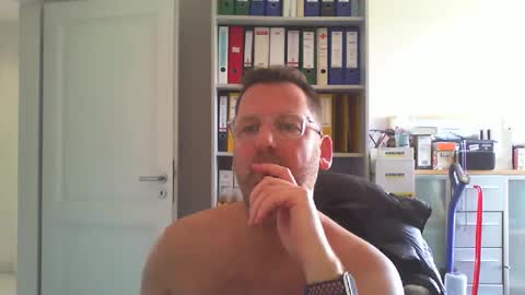 macfly67 online show from 8, 4, 2026