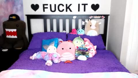 Mackenzie Wolfe online show from 21, 10, 2025