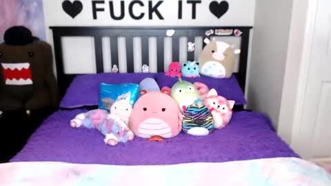 Mackenzie Wolfe online show from 6, 11, 2025