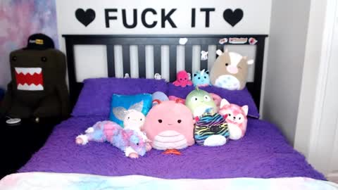 Mackenzie Wolfe online show from 12, 11, 2025