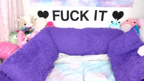 Mackenzie Wolfe online show from 23, 7, 2026