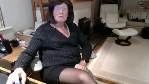 Snapshot of maclan7 chatting on 22, 11, 2025 Deanne online show from 22, 11, 2025