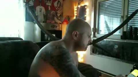 Snapshot of mad_dem0n chatting on 4, 1, 2025 Manuel online show from 4, 1, 2025