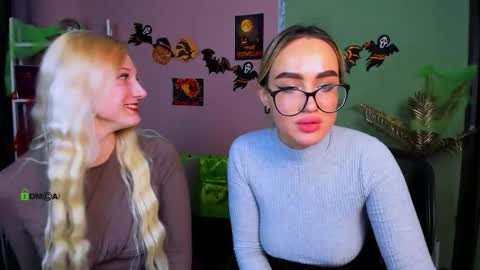 Snapshot of madam_ulis chatting on 22, 10, 2025 Ulis online show from 22, 10, 2025