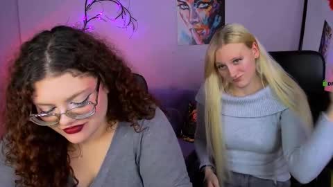 Snapshot of madam_ulis chatting on 25, 11, 2025 Ulis online show from 25, 11, 2025