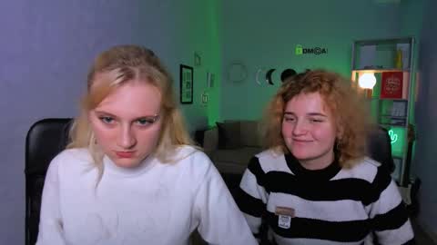 Snapshot of madam_ulis chatting on 4, 12, 2025 Ulis online show from 4, 12, 2025