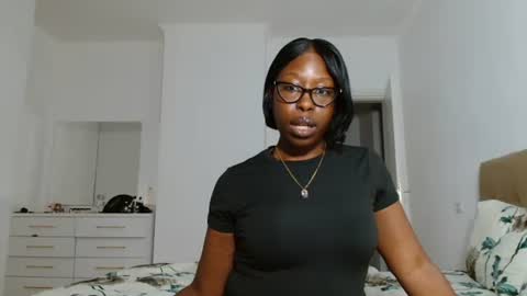 Snapshot of madamindigo chatting on 6, 11, 2025 YourMadamIndigo online show from 6, 11, 2025