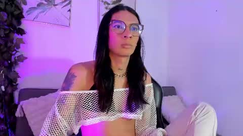 Snapshot of maddie_ray_ chatting on 9, 6, 2026 Maddie Ray online show from 9, 6, 2026