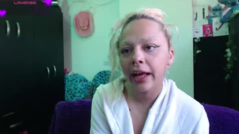 maddiie and clyde online show from 18, 1, 2026