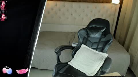 Maddy Please help me with your thumbs up its important online show from 21, 1, 2025