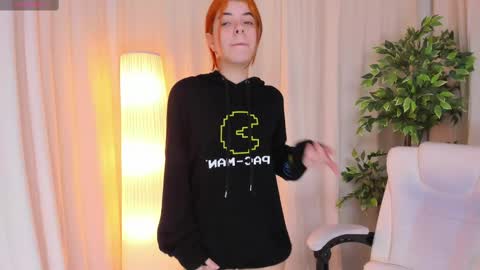 Maddy Please help me with your thumbs up its important online show from 27, 2, 2025