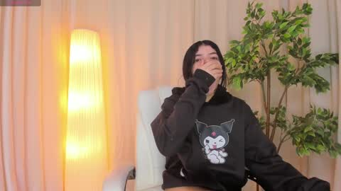 Maddy Please help me with your thumbs up its important online show from 6, 3, 2025