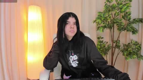 Maddy Please help me with your thumbs up its important online show from 6, 3, 2025