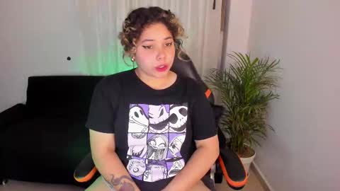 Snapshot of madelaine_taylor chatting on 2, 1, 2025 madelaine_taylor online show from 2, 1, 2025