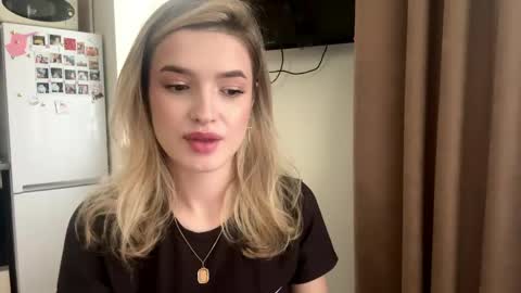 Snapshot of madelenequirk chatting on 27, 5, 2026 Alisa online show from 27, 5, 2026
