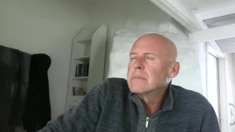 madio1187940 online show from 24, 10, 2025