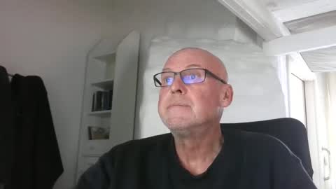 madio1187940 online show from 28, 11, 2025