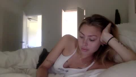 Snapshot of madirose69 chatting on 26, 9, 2025 mari rose online show from 26, 9, 2025