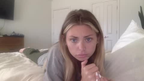 Snapshot of madirose69 chatting on 6, 10, 2025 mari rose online show from 6, 10, 2025