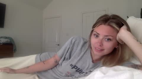 Snapshot of madirose69 chatting on 11, 10, 2025 mari rose online show from 11, 10, 2025