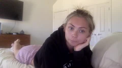 Snapshot of madirose69 chatting on 20, 10, 2025 mari rose online show from 20, 10, 2025