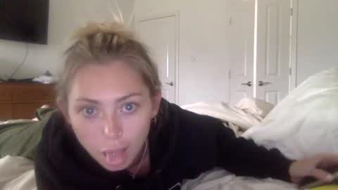 Snapshot of madirose69 chatting on 21, 10, 2025 mari rose online show from 21, 10, 2025