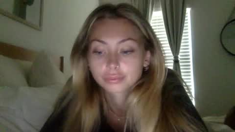 Snapshot of madirose69 chatting on 22, 10, 2025 mari rose online show from 22, 10, 2025