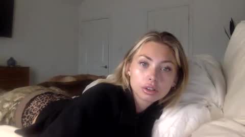 Snapshot of madirose69 chatting on 24, 10, 2025 mari rose online show from 24, 10, 2025